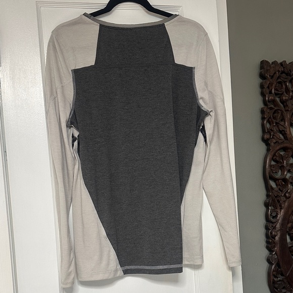 Vera Wang Elegant Sequin Embellished Long Sleeve Top - Picture 6 of 7